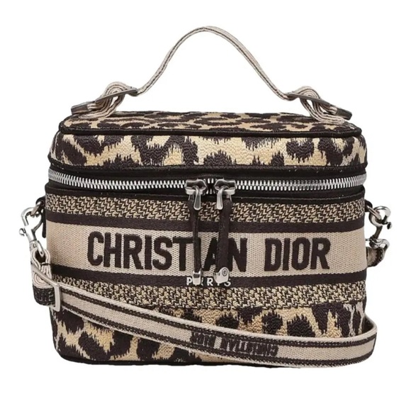 Christian Dior Mizza embroidered canvas vanity bag RARE.
100% Authentic. - Picture 11 of 11